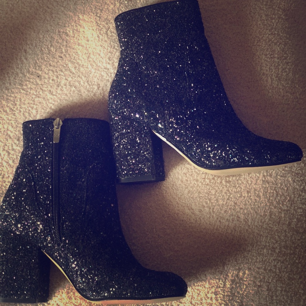 Brand new Marc Fisher sparkly booties